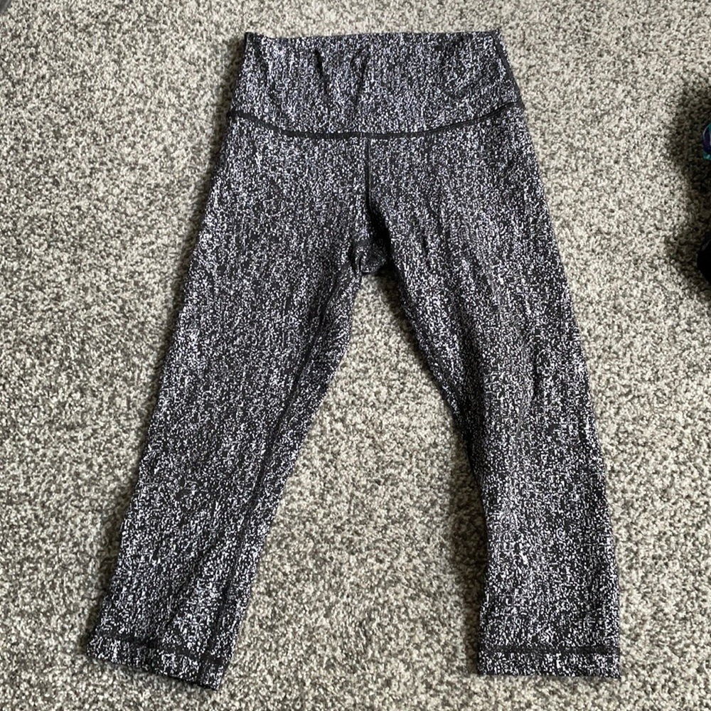 Lululemon crops